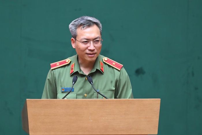  Thiếu tướng Nguyễn Quốc Toản, Chánh Văn phòng Bộ phát biểu tại hội nghị. 