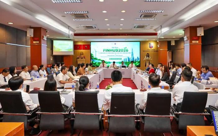 Hội thảo thu hút hơn 300 đại biểu là chuyên gia, lãnh đạo cơ quan quản lý, đại diện doanh nghiệp, học giả, giảng viên và sinh viên trong lĩnh vực Tài chính - Ngân hàng, tạo ra diễn đàn học thuật uy tín để thảo luận các vấn đề then chốt về chiến lược phát triển kinh tế xanh tại Việt Nam, đặc biệt liên quan đến sản phẩm tài chính xanh nhằm thúc đẩy tăng trưởng xanh và hướng đến phát triển bền vững.