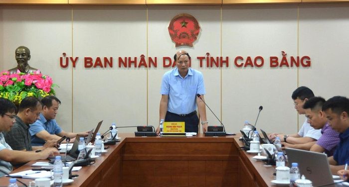 Phó Chủ tịch UBND tỉnh Hoàng Văn Thạch phát biểu kết luận cuộc họp.