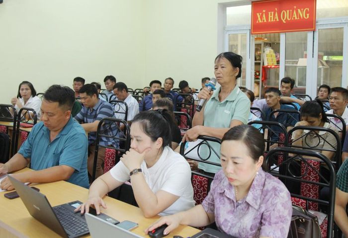 Cử tri xã Hà Quảng phát biểu, kiến nghị.