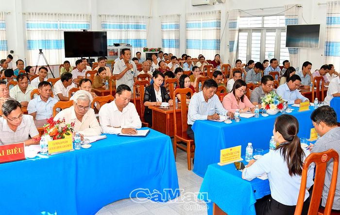 Cử tri xã Phú Tân bày tỏ phấn khởi trước những kết quả phát triển kinh tế - xã hội của tỉnh trong 6 tháng đầu năm.