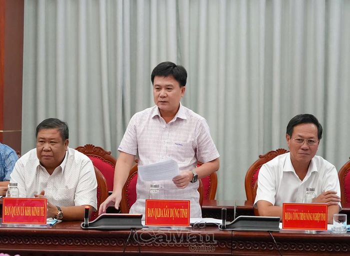 Đồng chí Trịnh Thanh Sang, Giám đốc Ban Quản lý dự án xây dựng tỉnh, nêu lên những khó khăn trong quá trình triển khai các dự án đầu tư công và đề xuất các giải pháp đẩy nhanh tiến độ giải ngân.