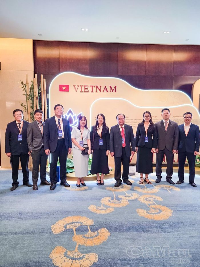 Đoàn công tác tỉnh Cà Mau tham dự Hội nghị Kết nối Việt Nam - Trung Quốc (Tứ Xuyên), thúc đẩy hợp tác đầu tư và thương mại giữa hai địa phương.