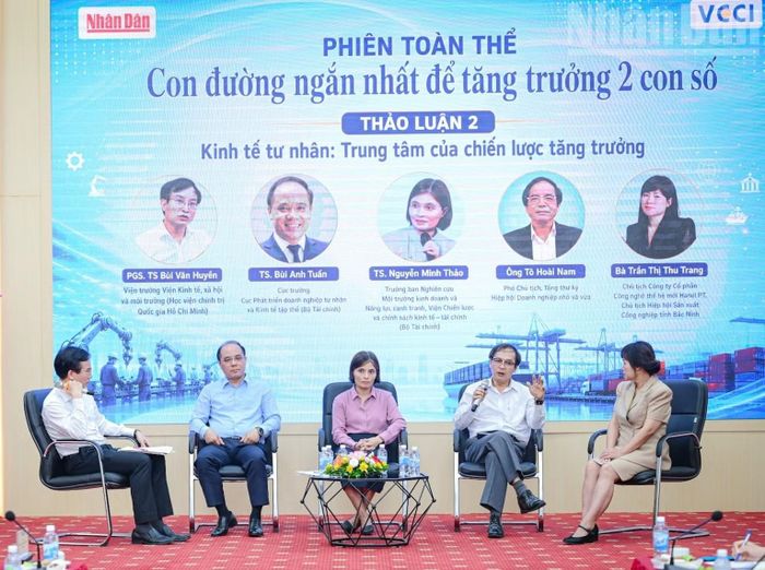 Các đại biểu trao đổi tại Phiên thảo luận của Hội thảo. Ảnh: D.Thiện
