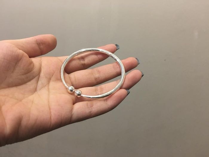 Giá trị càng cao, cám dỗ càng lớn. Lúc này, con người dễ rơi vào trạng thái đấu tranh nội tâm: nên trả lại hay giữ làm của riêng? Ảnh minh họa.
