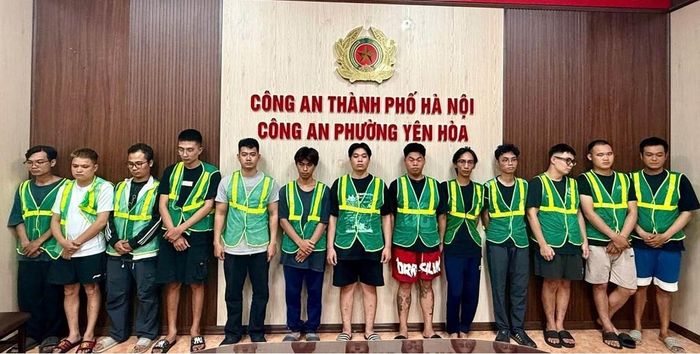 Các đối tượng tại cơ quan công an (ảnh: Công an TP Hà Nội).