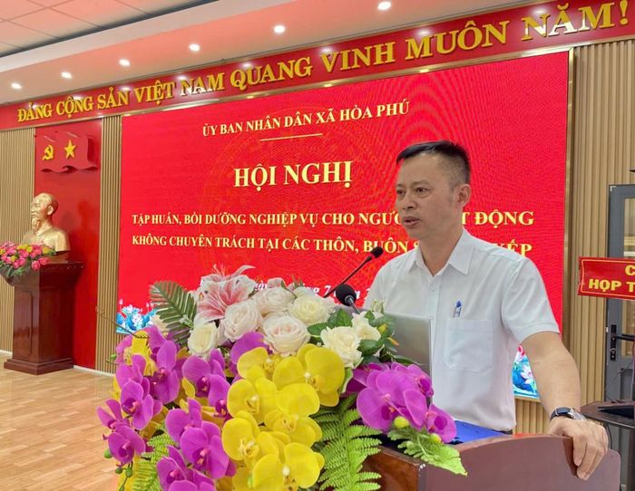 Ông Đỗ Xuân Hiếu Phó Chủ tịch UBND xã chủ trì phát biểu hội nghị tại lớp tập huấn.