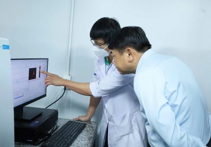 Quan sát, phân tích mẫu tại phòng thí nghiệm nhằm kiểm soát chất lượng và truy xuất nguồn gốc sản phẩm.