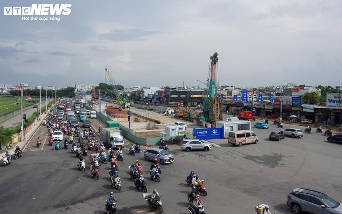 Dự án tuyến metro số 2 Bến Thành - Tham Lương bước vào giai đoạn thi công trực tiếp khi triển khai hạng mục tường vây tại ga ngầm Phạm Văn Bạch (ST10), một trong những nhà ga quan trọng nhất trên toàn tuyến.