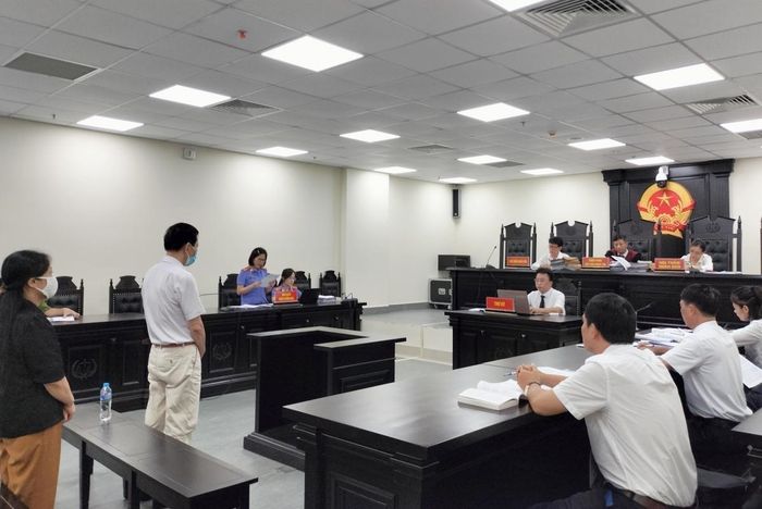 Phiên tòa xét xử vụ án lộ đề thi môn Sinh học trong kỳ thi tốt nghiệp THPT năm 2021.