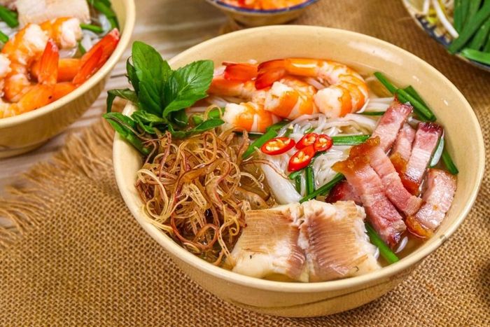 Bún nước lèo. (Ảnh: LCV)