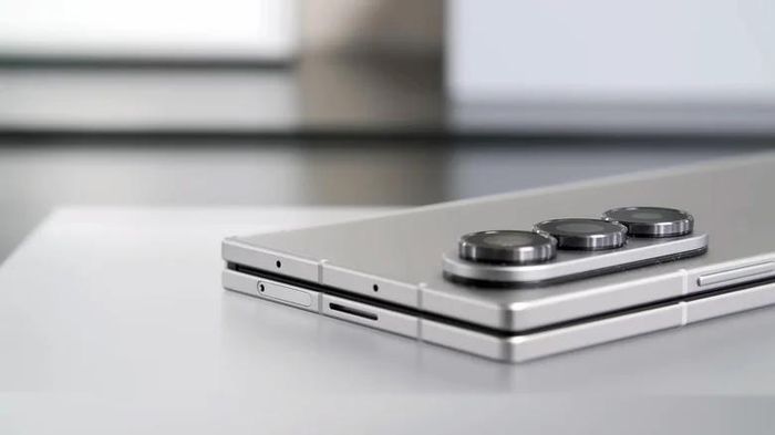 Hình ảnh minh họa Galaxy Z Fold mới với thiết kế gập sang trọng, hứa hẹn là tâm điểm tại sự kiện Unpacked. (Ảnh: Engadget)