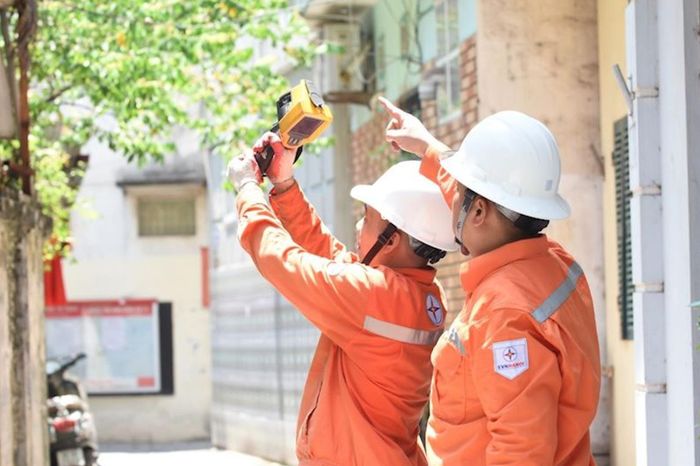 Ngành điện lý giải do nhu cầu sử dụng điện cao đột biến trong mùa nắng nóng nên hóa đơn cũng tăng mạnh. (Ảnh minh họa: EVN)