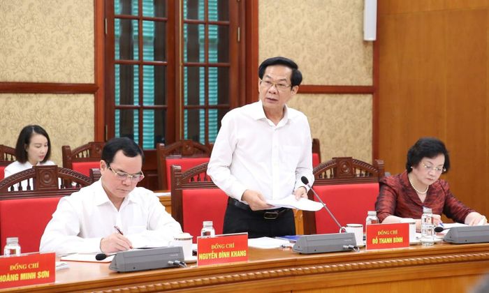 Bộ trưởng Bộ Nội vụ Đỗ Thanh Bình trình bày báo cáo tại cuộc làm việc. (Ảnh: Cổng TTĐT Đảng Cộng sản)