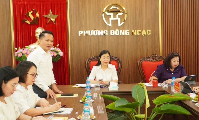 Phó Bí thư Thường trực Đảng ủy phường Đông Ngạc Dương Ngọc Thanh, chia sẻ tại hội nghị. Ảnh: Lê Dung.