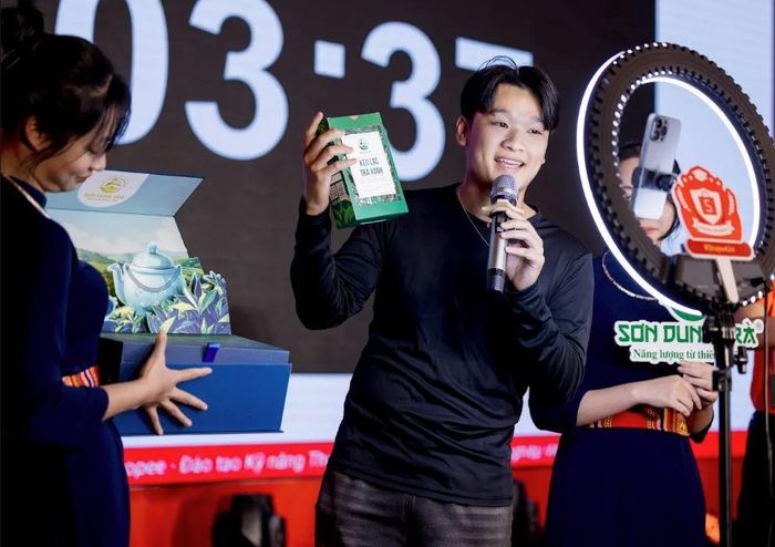 Hoạt động livestream bán hàng rất phổ biến trên sàn thương mại điện tử. Ảnh: Ngọc Quỳnh