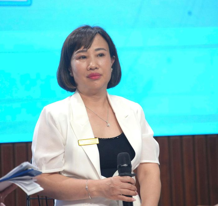Bà Phạm Thị Hường, Hiệu trưởng Trường Cao đẳng nghề Công nghiệp Hà Nội trao đổi tại chương trình. Ảnh: Phạm Hùng