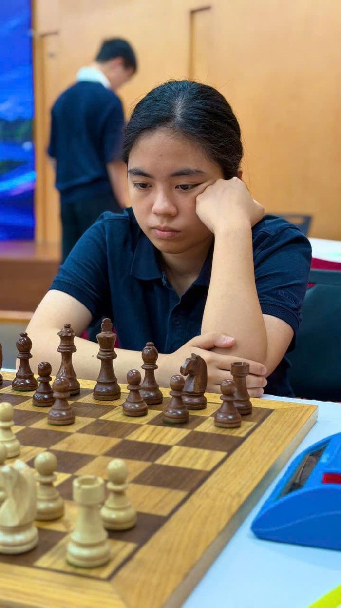 Kỳ thủ Nguyễn Hồng Nhung thi đấu tại giải. Ảnh: Nguyễn Vinh