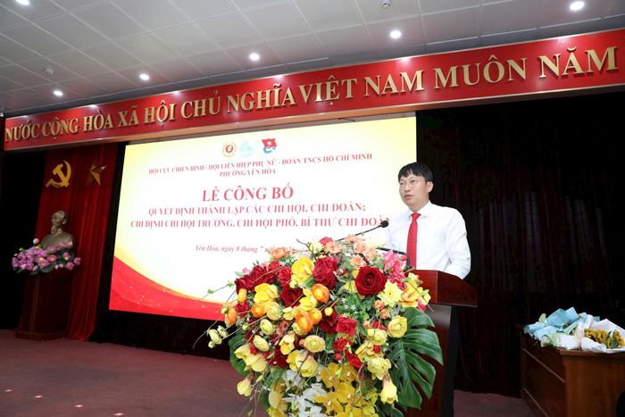 Phó Bí thư Thường trực Đảng ủy phường Yên Hòa Trần Việt Hà phát biểu tại hội nghị. Ảnh: PV