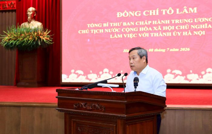 Chủ tịch UBND thành phố Hà Nội Vũ Đại Thắng trình bày báo cáo. Ảnh: Quang Thái