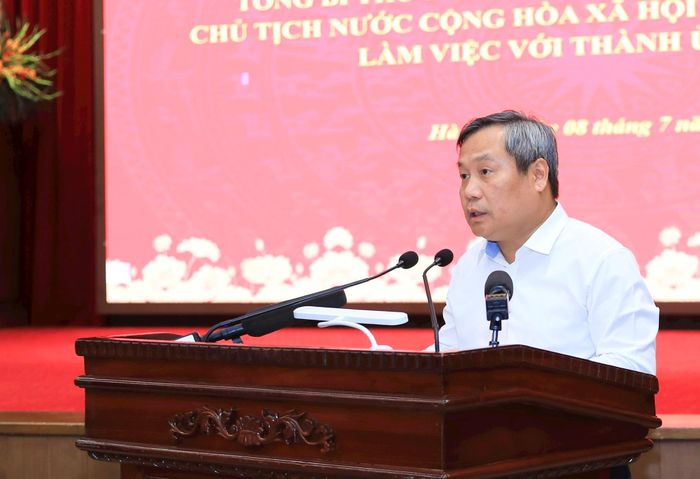 Chủ tịch UBND thành phố Hà Nội Vũ Đại Thắng trình bày báo cáo tại hội nghị. Ảnh: Quang Thái