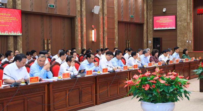 Các đại biểu tham dự buổi làm việc. Ảnh: Quang Thái
