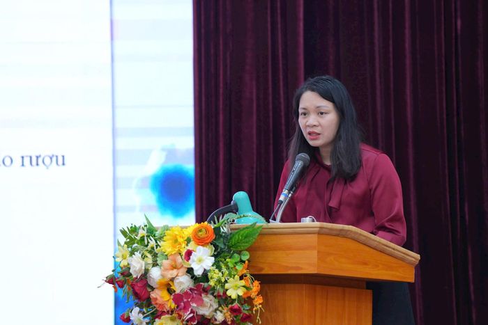 Phó Chủ tịch UBND phường Việt Hưng Nguyễn Thanh Thủy phát biểu tại Hội nghị. Ảnh: PV