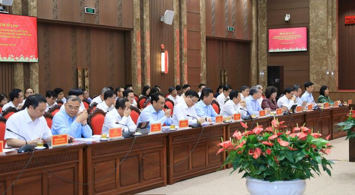 Các đồng chí lãnh đạo Trung ương dự buổi làm việc. Ảnh: Quang Thái