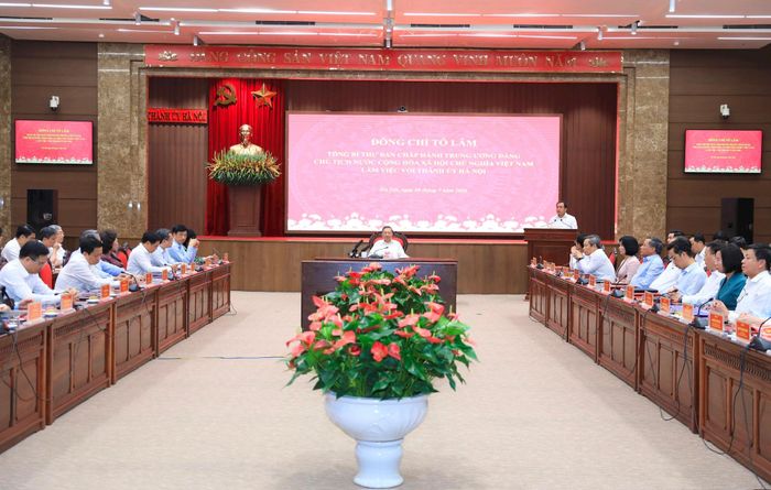 Quang cảnh buổi làm việc. Ảnh: Quang Thái