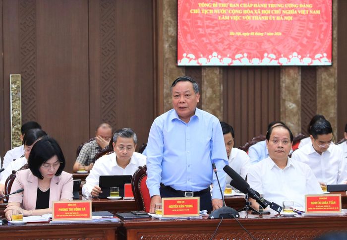 Phó Bí thư Thành ủy Hà Nội Nguyễn Văn Phong phát biểu tại buổi làm việc. Ảnh: Quang Thái