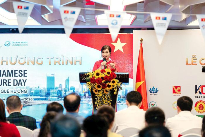 Bà Nguyễn Trang Ngọc Minh Thư, Chủ tịch Global Trade Connection chia sẻ tại sự kiện.