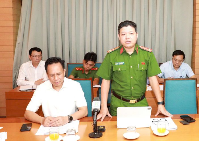 Các ngành báo cáo tiến độ triển khai tại cuộc họp.