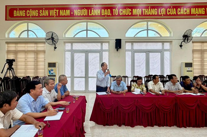 Đại diện các thôn phát biểu ý kiến. Ảnh: Vân Nga