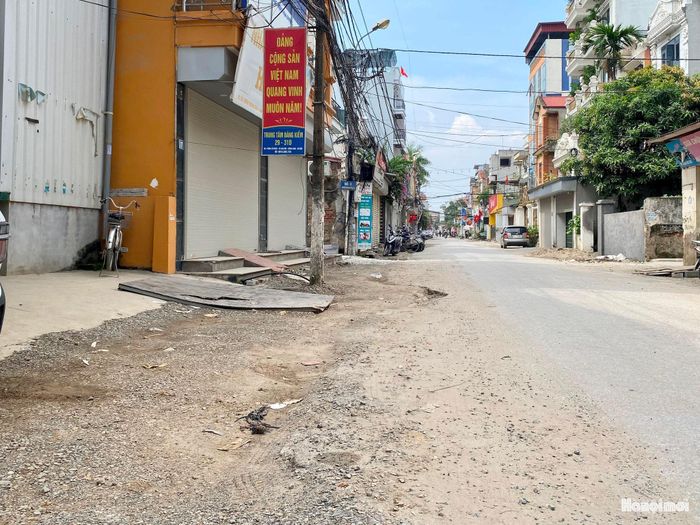 Khu vực rãnh thoát nước đã được san lấp mặt bằng để đảm bảo sự thuận tiện trong di chuyển cho người dân. Ảnh: TH