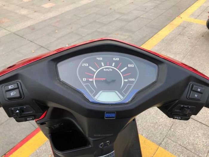 Bảng đồng hồ cũng tạo cảm giác khá thú vị.