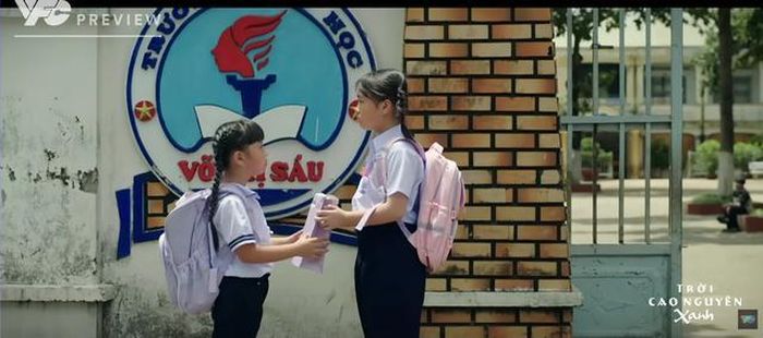 Lý không tới dự sinh nhật con mà tìm cách gửi quà cho con gái. Ảnh VTV