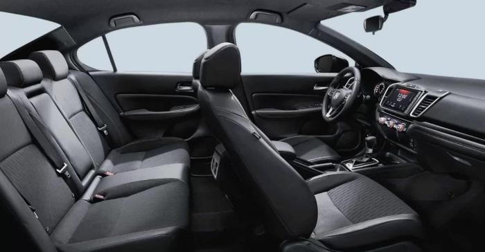 Honda City trang bị ghế bọc nỉ quen thuộc của dòng xe hạng B.