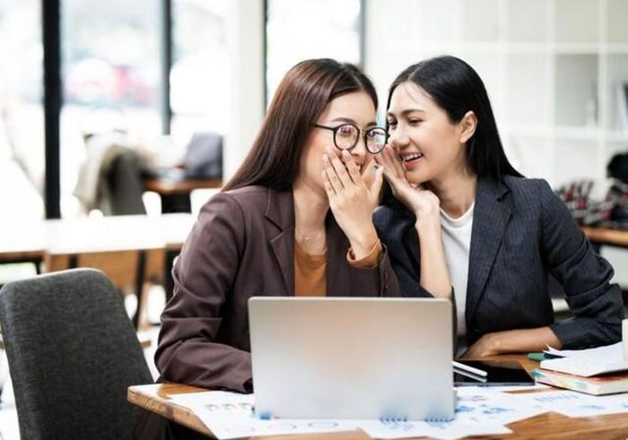 Nơi công sở, có những cá nhân rất khéo ăn nói, luôn biết cách làm hài lòng cấp trên nhưng hiệu quả công việc lại không tương xứng. Ảnh minh họa