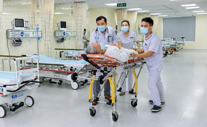 Bác sĩ đang ưu tiên cấp cứu, chụp MRI sớm cho bà Tâm. Ảnh: BVCC