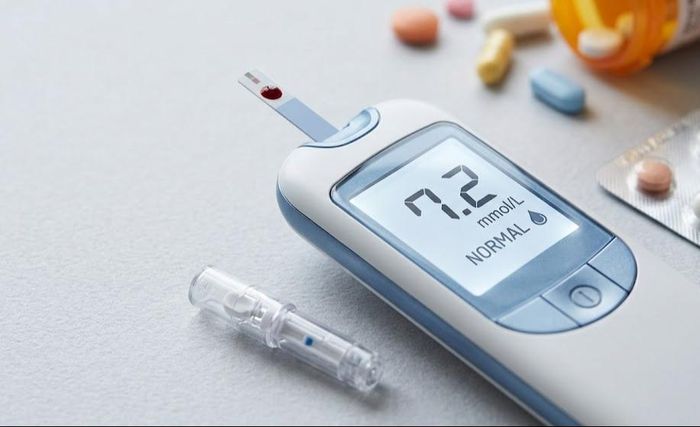 Việc theo dõi đường huyết giúp đánh giá hiệu quả thuốc và phòng ngừa các biến chứng nguy hiểm.