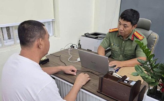 Công an làm việc với đại diện doanh nghiệp vi phạm. Ảnh: Công an Đồng Nai.