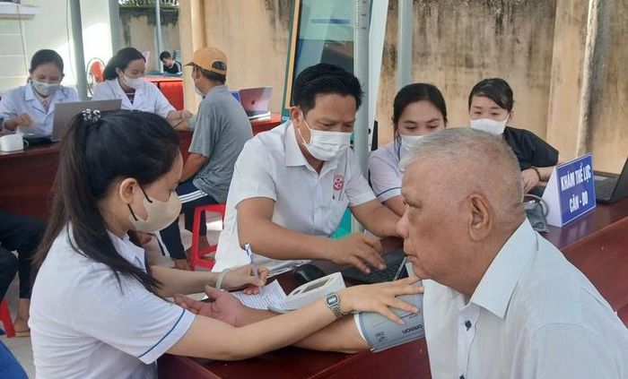 Người dân được khám tầm soát miễn phí hầu hết các bệnh như huyết áp, tim mạch, đái tháo đường...