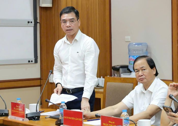 TS.BS Hà Anh Đức phát biểu.