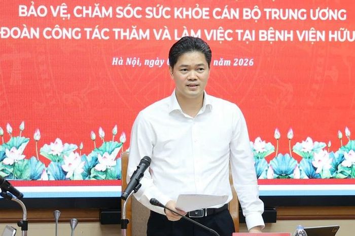 Ủy viên dự khuyết Trung ương Đảng, Thứ trưởng Thường trực Bộ Y tế, Chủ tịch đồng chuyên môn về bảo vệ, chăm sóc sức khỏe cán bộ Trung ương TS.BS Vũ Mạnh Hà chủ trì buổi làm việc tại Bệnh viện Hữu nghị sáng 8/7.
