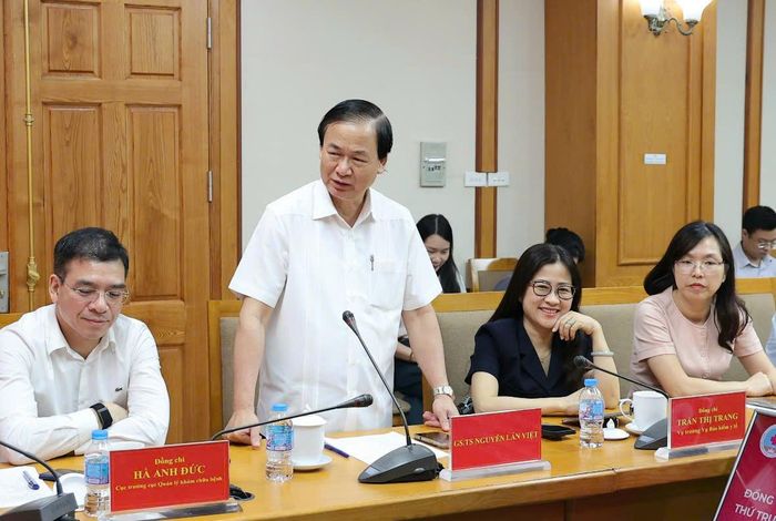 GS.TS Nguyễn Lân Việt phát biểu.
