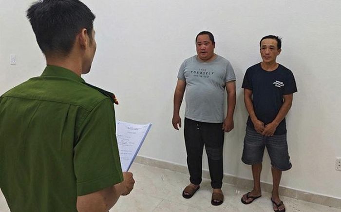8 đối tượng bị tạm giữ hình sự vì tội đánh bạc. Ảnh: Công an TP Đà nẵng.