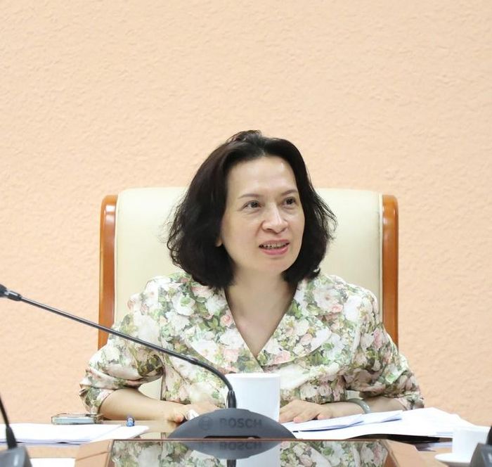 Thứ trưởng Bộ Y tế, PGS.TS Nguyễn Thị Liên Hương phát biểu chủ trì cuộc họp.