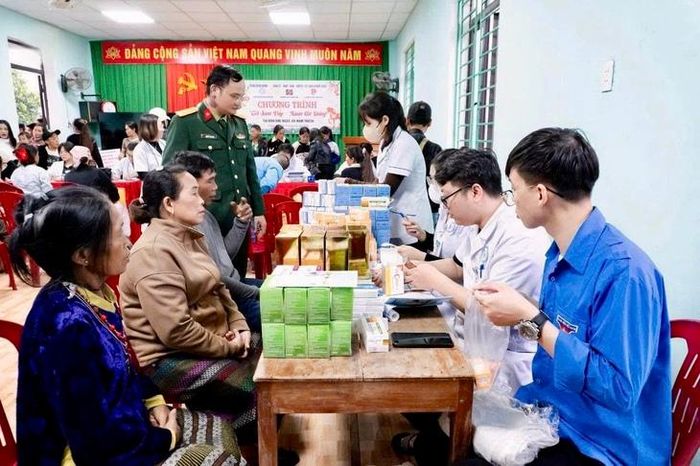 Việc khám sức khỏe sẽ được tổ chức tại các trạm y tế xã, phường nhằm tạo điều kiện thuận lợi cho người dân.