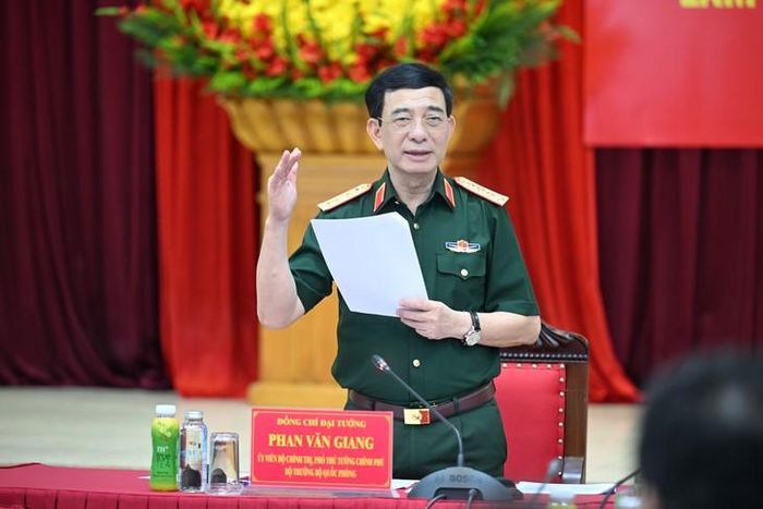 Đại tướng Phan Văn Giang - Phó Thủ tướng Chính phủ, Bộ trưởng Bộ Quốc phòng phát biểu kết luận buổi làm việc. Ảnh: Nguyễn Khánh