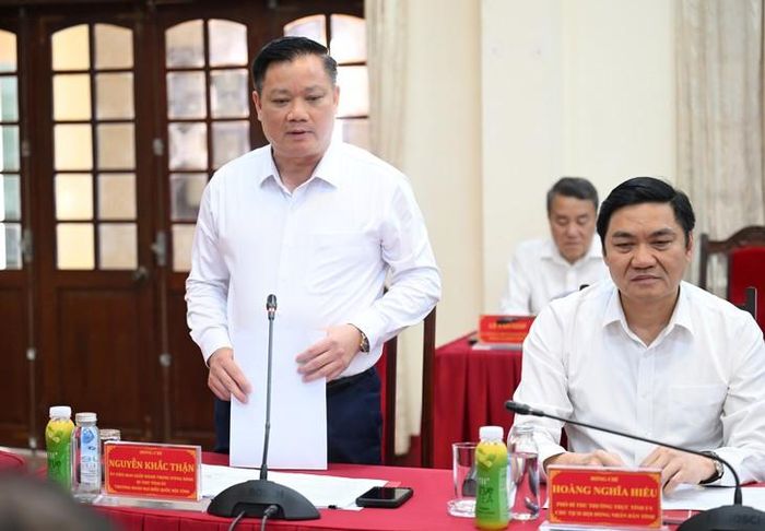 Đồng chí Nguyễn Khắc Thận, Bí thư Tỉnh ủy Nghệ An phát biểu tại buổi làm việc. Ảnh: Nguyễn Khánh.